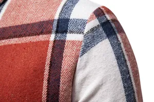 Primer plano de una camisa de franela a cuadros gruesa con textura de tela y costura