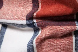 Vista macro detallada de la textura de la tela de cuadros pesada de calidad para camisa hombre