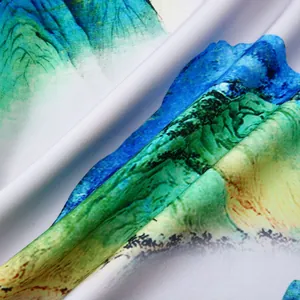 Gros plan sur le tissu à imprimé paysage d'une chemise hawaïenne