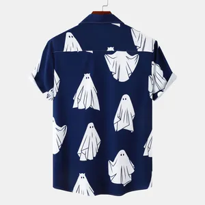 Vista posteriore di una camicia blu navy a maniche corte con motivi a fantasmi