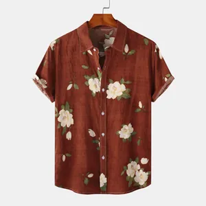 Camicia a maniche corte marrone da uomo con stampa floreale bianca su gruccia in legno