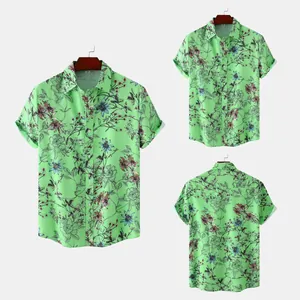 Mehrfachansicht von Herren-Freizeithemden mit kurzem Arm und grünem Blumenmuster