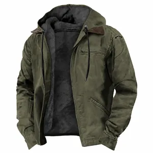 Detailopname van vintage olijfgroen herenjack met warme zwarte fleece voering aan de binnenkant
