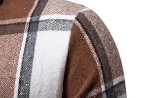 Detalle de alta calidad de la tela de camisa de franela a cuadros gruesa y costura