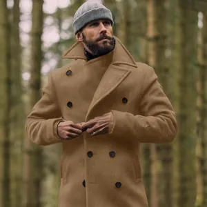 Klassieke Britse wollen overjas voor heren in camel met een dubbele rij knopen