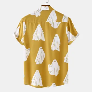 Vista posteriore di camicia casual da uomo a maniche corte giallo senape con fantasmi