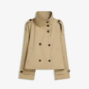 Stijlvolle korte kaki trenchcoat voor dames met dubbele knopenrij en hoge opstaande kraag