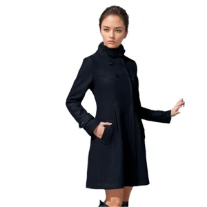 Elegante zwarte halflange wollen jas voor dames met opstaande kraag en een A-lijn model