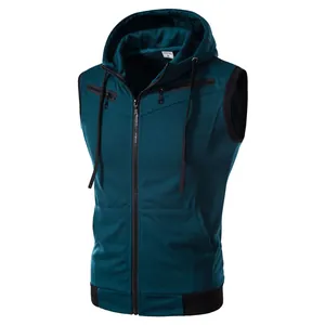 Détail d'un gilet sans manches à capuche pour homme bleu pétrole avec zips noirs