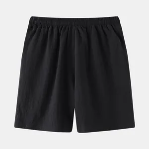 Vue de face de short décontracté en lin noir avec taille élastique pour hommes