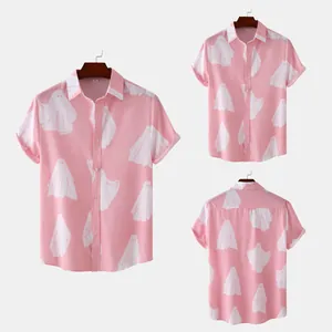 Vista dettagliata fronte e retro di una camicia rosa a maniche corte con motivo a fantasma
