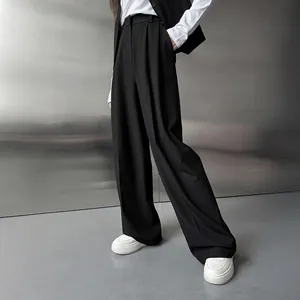 Pantalon large noir à taille haute pour femme avec un drapé fluide élégant et une coupe ample