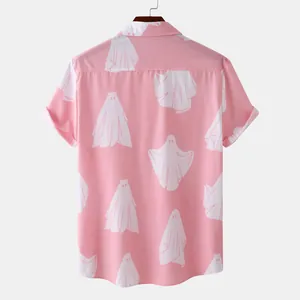 Dettaglio della vista posteriore della camicia rosa a maniche corte da uomo con fantasmi