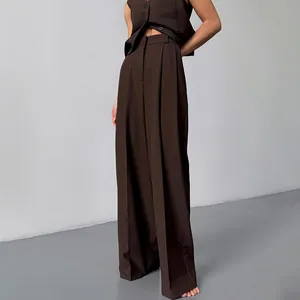 Pantalon large chic marron à taille haute pour femme, pantalon de costume fluide et élégant.