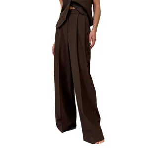 Pantalon de costume élégant marron foncé à jambes larges pour femmes avec taille haute et plis