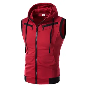 Vue détaillée d'un gilet rouge à capuche pour hommes avec fermetures noires