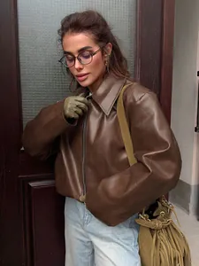 Chique bordeaux imitatielederen bikerjack met matte afwerking en vintage kraag