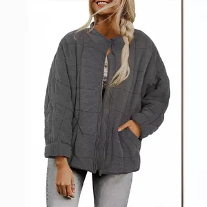 Lässige Damen Steppjacke in lockerer Passform mit Stehkragen und Seitentaschen in Grau