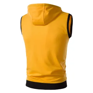 Vue arrière d'un gilet à capuche sans manches jaune pour homme avec bordure noire