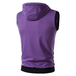 Vue arrière d'un gilet à capuche de sport violet cintré pour homme sans manches