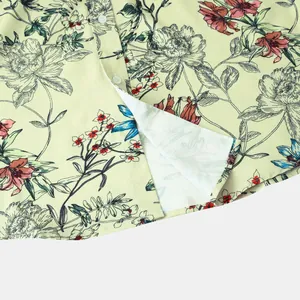 Detailansicht eines lässigen Herrenhemds mit Vintage-Blumenmuster, Saum und Knöpfen