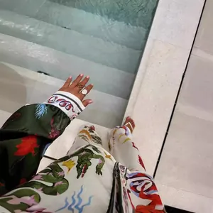 Ensemble chemise et pantalon en lin à imprimé animalier vibrant pour femme chic