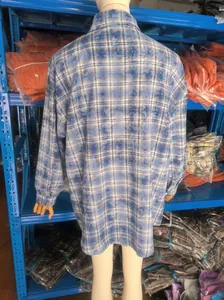 Vue arrière de la chemise en flanelle à carreaux bleu tie-dye ample pour femmes chic