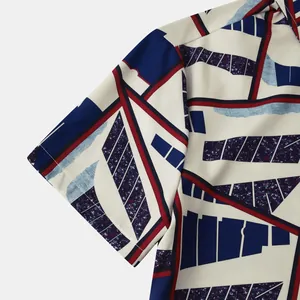 Vue macro détaillée de l'imprimé géométrique abstrait sur une chemise hawaïenne pour hommes