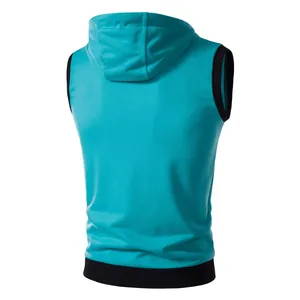 Vue arrière d'un gilet de sport sans manches à capuche pour homme en bleu-vert.