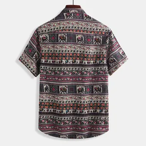 Gedetailleerd achteraanzicht van casual herenhemd met olifantenprint in de boho-stijl