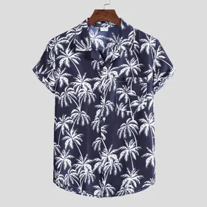 Camisa casual azul de hombre de manga corta con estampado de palmeras y bolsillo frontal