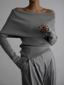 Elegant grey off-the-shoulder knitted sweater with a slim fit and long sleeves detail