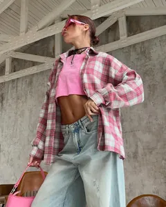 Model wearing a retro pink plaid shirt and baggy jeans for a summer street style look
