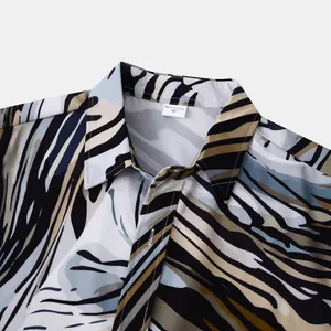 Gros plan sur le col d'une chemise hawaïenne pour homme avec motif zébré abstrait