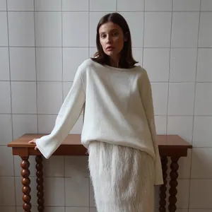 Élégant pull en coton blanc de style ample et décontracté pour la saison automne-hiver 2025