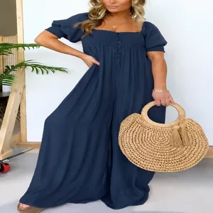 Detailansicht eines dunkelblauen Damen-Jumpsuits mit Puffärmeln und weitem Bein