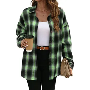 Camicia a quadri verde e nera da donna, stile boyfriend alla moda e vestibilità casual