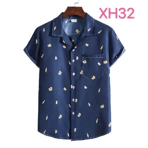 Navyblaues Herren-Kurzarmhemd mit Bierkrug-Print und klassischem Button-Down-Kragen