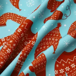 Vue détaillée d'un tissu doux avec des motifs festifs de pulls de Noël rouges et flocons