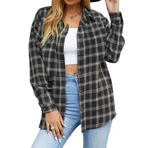 Camicia a quadri oversize stile boyfriend da donna con classico motivo a scacchi nero e beige