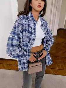 Chemise à carreaux bleue et blanche oversize en coton, haut décontracté à manches longues