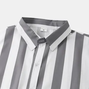 Dettaglio ravvicinato del colletto e dell'etichetta della camicia a righe grigie e bianche