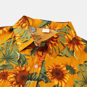 Dettaglio ravvicinato di una camicia a maniche corte da uomo con motivi di girasoli e colletto