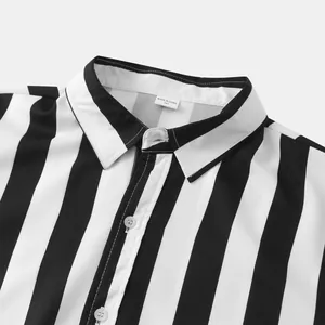 Dettaglio del colletto di una camicia da uomo a righe verticali bianche e nere.
