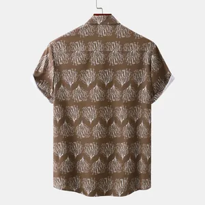 Vue arrière détaillée d'une chemise marron à manches courtes pour homme avec imprimé floral