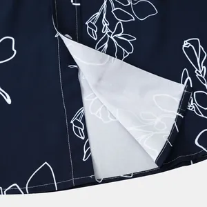 Détail de près du tissu de chemise hawaïenne bleu marine avec des coutures blanches précises