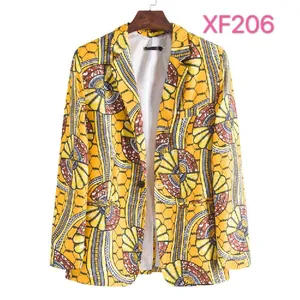 Schmal geschnittener Herrenblazer mit auffälligem afrikanischem Geometrie-Print und Revers