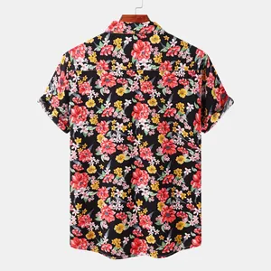 Detailansicht der Rückseite eines Hawaiihemdes für Herren mit leuchtenden Blumenprints