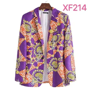 Detailansicht eines Herren-Slim-Fit-Blazers mit lebhaften afrikanischen Mustern