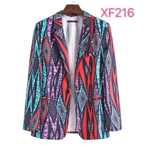 Detailansicht eines schmal geschnittenen Herrenblazers mit auffälligem geometrischem Muster